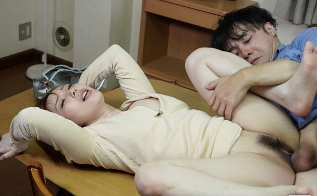 น้ำเงี่ยนแห่งกามอารมณ์ ที่พรั่งพรูเต็มรูหีของนายหญิง